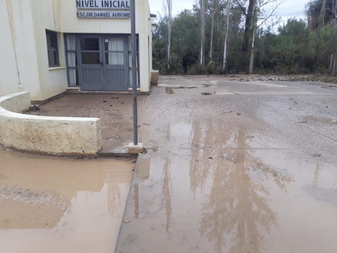 escuela lluvia