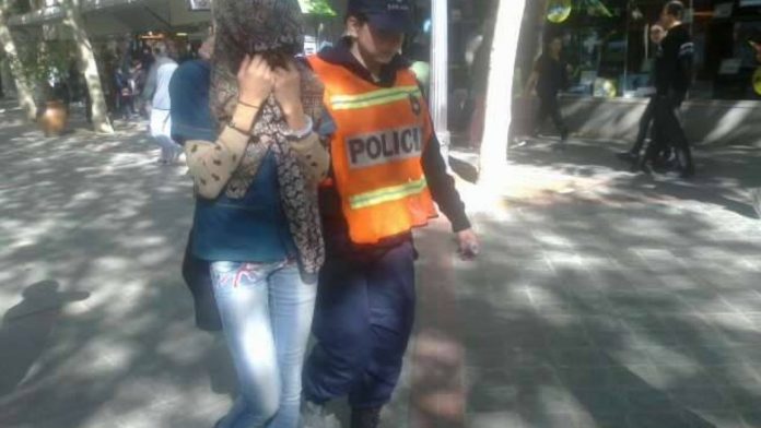 mujer detenida