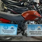 Hallan una moto sustraída en un descampado
