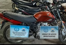 Hallan una moto sustraída en un descampado