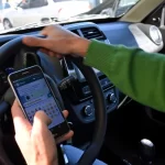 Insisten en denunciar a choferes que usan el celular mientras manejan en San Juan