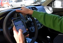 Insisten en denunciar a choferes que usan el celular mientras manejan en San Juan