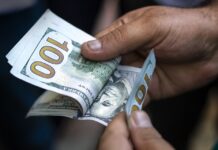 El dólar blue en San Juan bajó 10 pesos: este viernes cotizó a $1.460