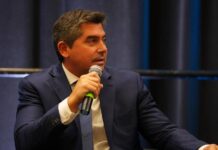 Orrego interrumpió su gira internacional y regresa a San Juan tras la tragedia aérea
