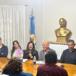 Máximo Kirchner llega al PJ sanjuanino: la visita que pone a la interna en primer plano Dirigentes del PJ sanjuanino en una reunión en la sede partidaria, mayo de 2025.
