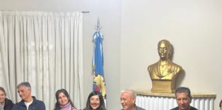 Máximo no viene solo: el desembarco nacional que pone al PJ sanjuanino bajo la lupa Dirigentes del PJ sanjuanino en una reunión en la sede partidaria, mayo de 2025.