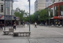 Comercio sanjuanino: cierran locales, pero Industria asegura que se reocupan enseguida y los súper se achican Peatonal Rivadavia en la ciudad de San Juan, imagen de archivo
