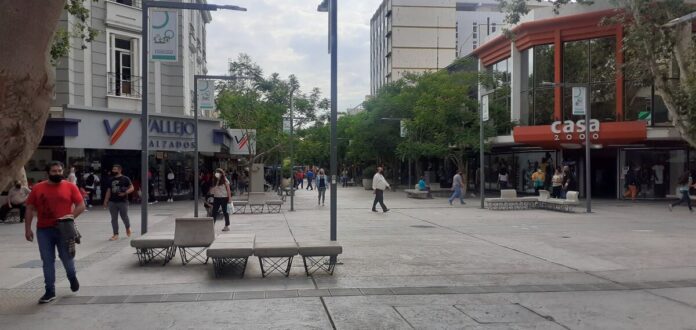 2-peatonal-rivadavia-small Peatonal Rivadavia en la ciudad de San Juan, imagen de archivo