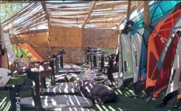 Cuesta del Viento prepara su temporada de deportes acuáticos desde octubre Equipos de deportes acuáticos en el parador Todo Viento, Cuesta del Viento