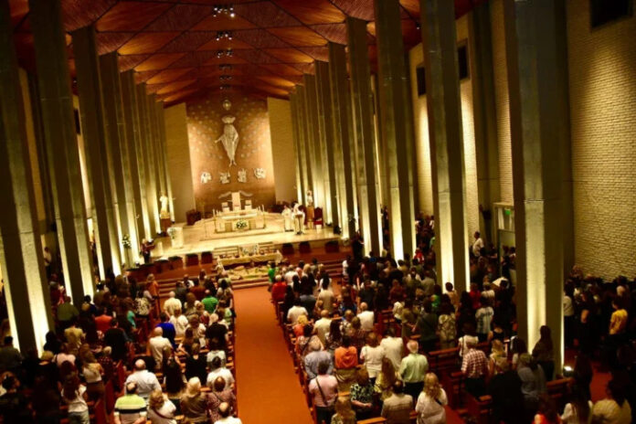 1-catedral-san-juan-interior-celebracion