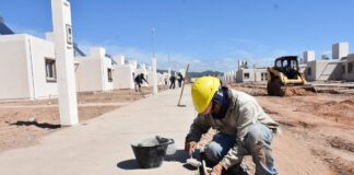 30 barrios del IPV: Perea dijo que los sorteos serían con 20% o 25% de avance de obra, y no antes