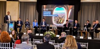 Vuelos a Santiago y Lima: el Gobierno juntó a 11 aerolíneas con las mineras; no hay definiciones y piden datos de demanda