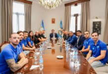 Orrego recibió en Casa de Gobierno a los hockistas que fueron subcampeones en los World Skate Games