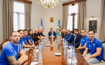 Orrego recibió en Casa de Gobierno a los hockistas que fueron subcampeones en los World Skate Games